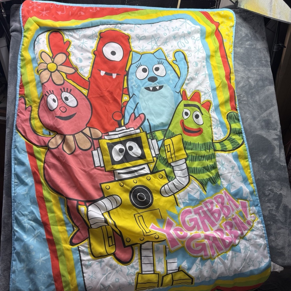 Yo GABBA GABBA Toddler Bed Blanket 53 X 42 Vintage Reversible Comforter 2010